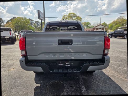 Used 2019 Toyota Tacoma TRD Off-Road w/ TRD Premium Off Road Package AWD/4WD image 5