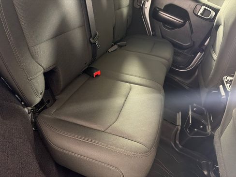 Used 2018 Jeep Wrangler Unlimited Sport S AWD/4WD image 22
