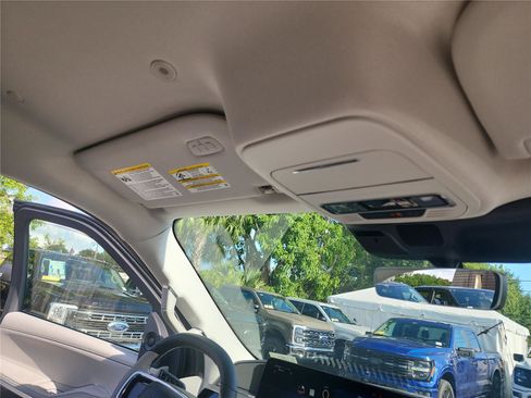 New 2026 Lincoln Navigator Premiere AWD/4WD image 28