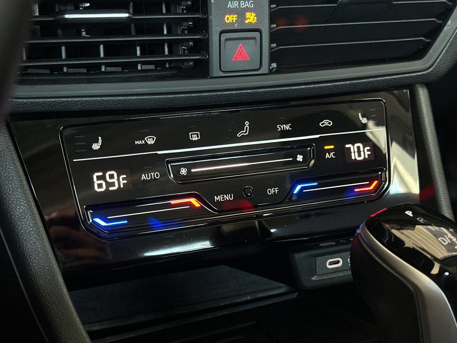 Used 2025 Volkswagen Jetta SE FWD image 18