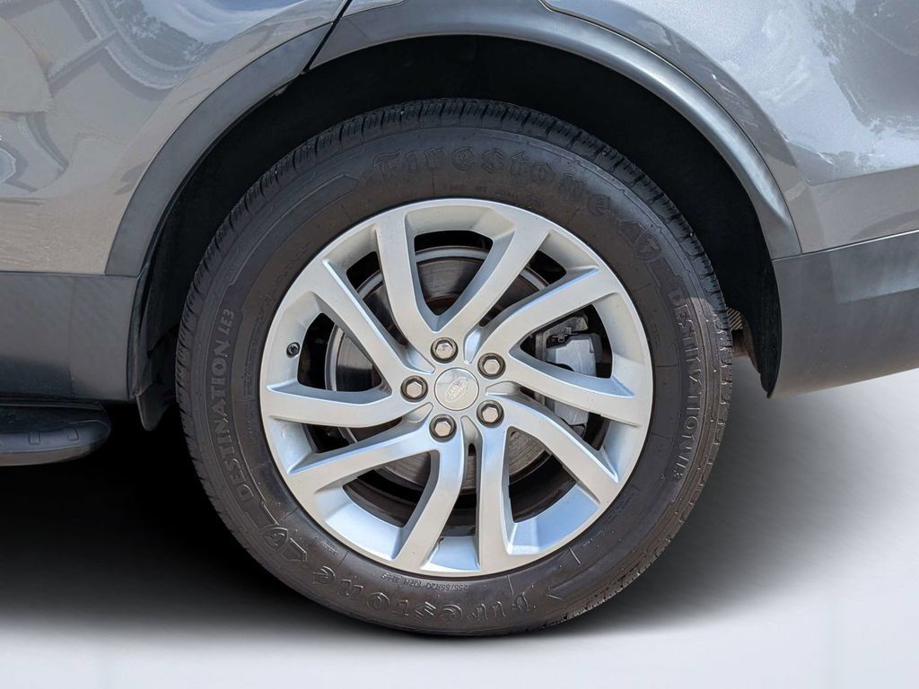 Used 2018 Land Rover Discovery SE AWD/4WD image 9