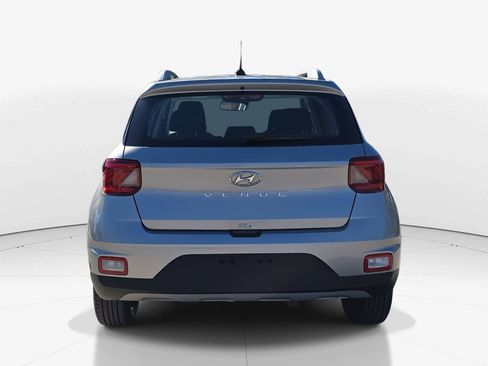 Used 2024 Hyundai Venue SEL image 6