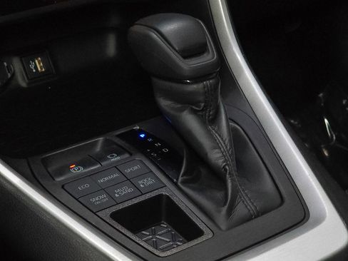 Used 2023 Toyota RAV4 LE image 28