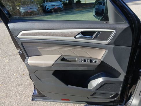 Used 2022 Volkswagen Atlas Cross Sport SE image 12