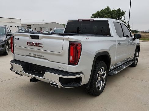 Used 2022 GMC Sierra 1500 SLT w/ SLT Premium Plus Package image 3