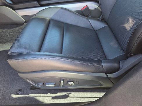 Used 2022 Porsche Taycan Base image 19