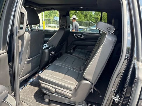 Used 2022 GMC Yukon XL SLT w/ SLT Premium Package AWD/4WD image 5