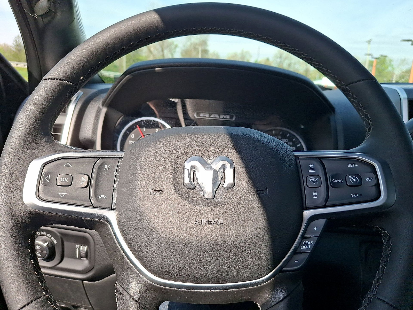 New 2026 RAM 3500 Big Horn AWD/4WD image 17