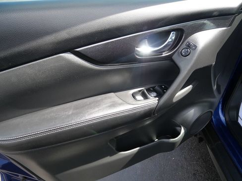 Used 2018 Nissan Rogue S AWD/4WD image 14