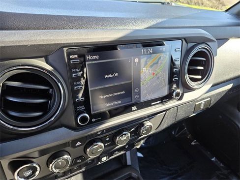 Used 2022 Toyota Tacoma TRD Off-Road image 16