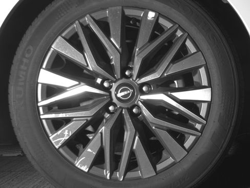 Used 2025 Nissan Altima 2.5 SV image 13