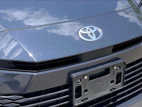 Used 2025 Toyota Camry LE FWD image 31