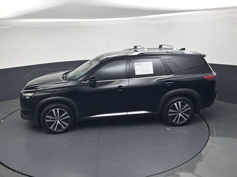 Certified 2025 Nissan Pathfinder Platinum w/ Cargo Package FWD image 33
