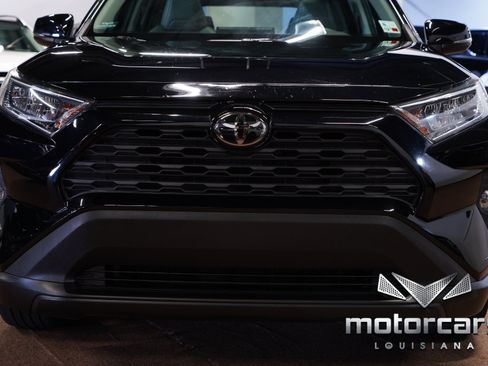 Used 2021 Toyota RAV4 XLE Premium FWD image 10