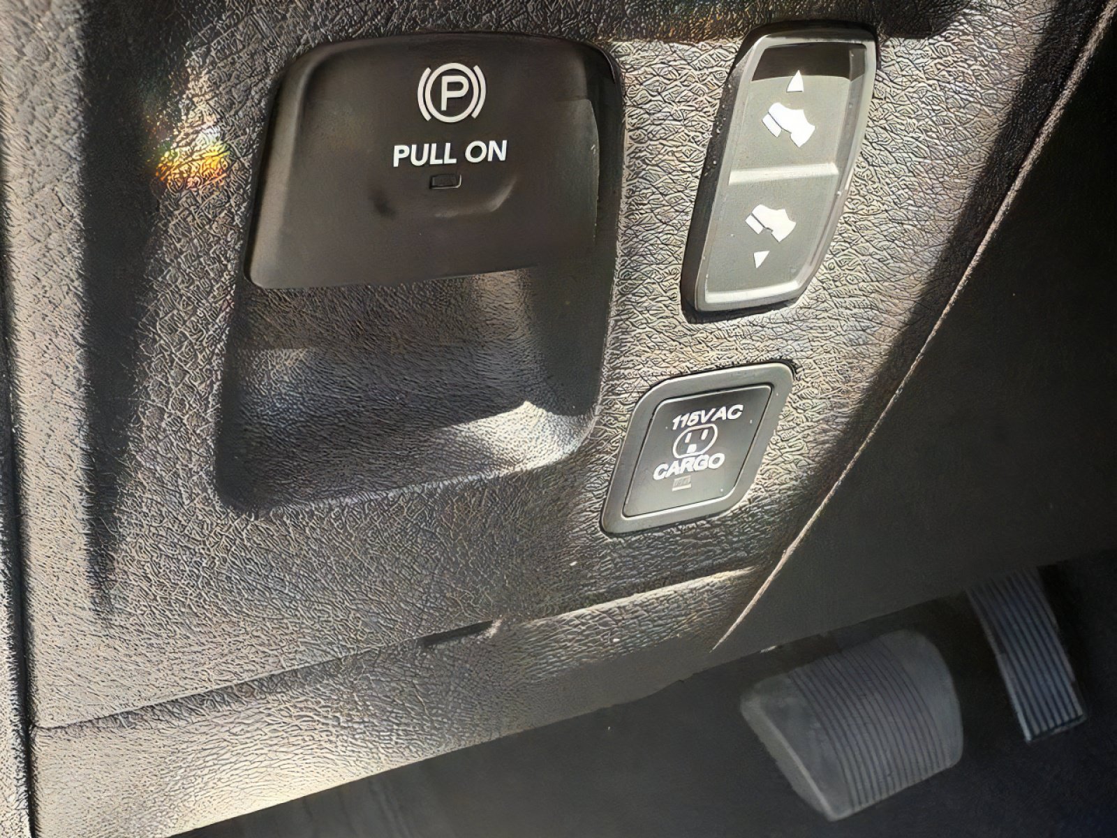 Used 2025 RAM 1500 Limited AWD/4WD image 27