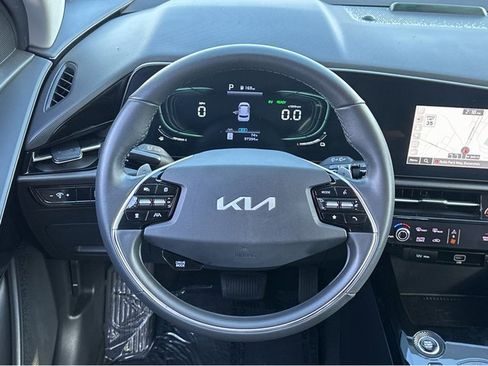Used 2024 Kia Niro EX image 11