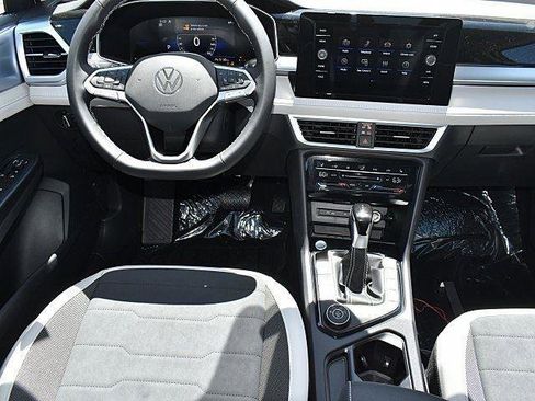 New 2025 Volkswagen Taos SE image 9