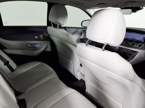 Used 2022 Mercedes-Benz E 350 Sedan image 11