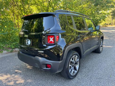 Used 2018 Jeep Renegade Latitude w/ Cold Weather Group AWD/4WD image 3