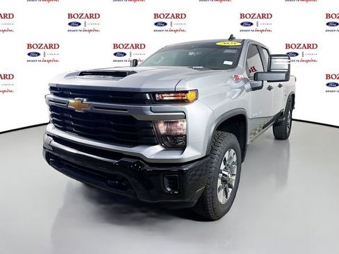 Used 2025 Chevrolet Silverado 2500 Custom w/ Custom Convenience Package image 4