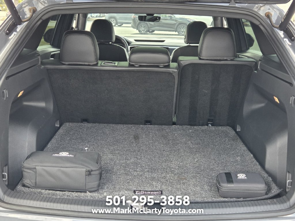 Used 2023 Volkswagen Atlas Cross Sport SEL R-Line AWD/4WD image 13
