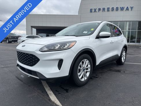 Used 2020 Ford Escape SE FWD image 1