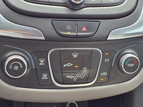 Used 2023 Chevrolet Equinox LS w/ LPO, Cargo Package FWD image 5