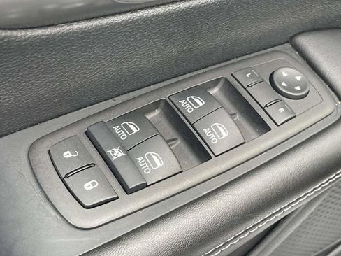 Used 2026 Chrysler Pacifica Select FWD image 16