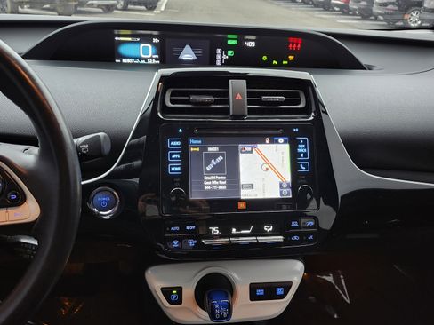 Used 2017 Toyota Prius Four image 32