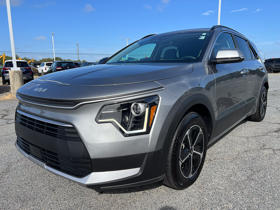 Used 2025 Kia Niro EX FWD image 2