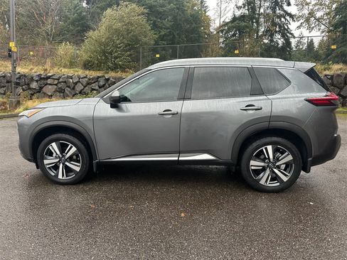 Used 2022 Nissan Rogue SL image 2