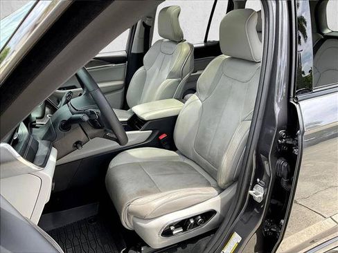 Used 2023 Jeep Grand Cherokee Overland w/ Luxury Tech Group IV RWD image 26