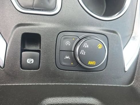 Used 2022 Chevrolet Traverse LS image 21