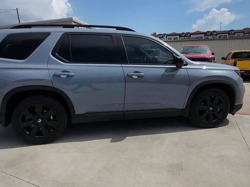 Used 2025 Honda Pilot Black Edition image 9