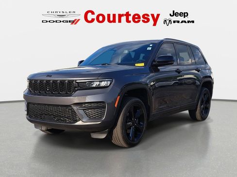 Certified 2024 Jeep Grand Cherokee Altitude AWD/4WD image 9