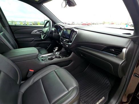 Used 2022 Chevrolet Traverse LT image 17
