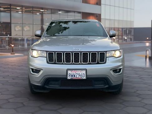 Used 2018 Jeep Grand Cherokee Laredo image 1