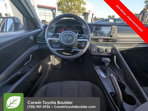 Used 2021 Hyundai Elantra SE w/ Cargo Package image 12