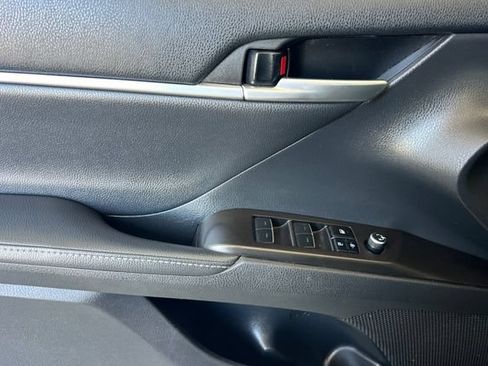 Used 2023 Toyota Camry XSE FWD image 11