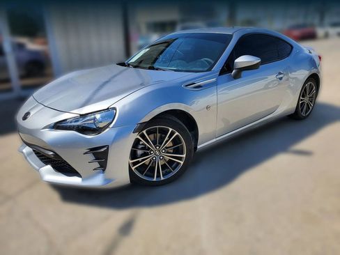 Used 2017 Toyota 86 image 4