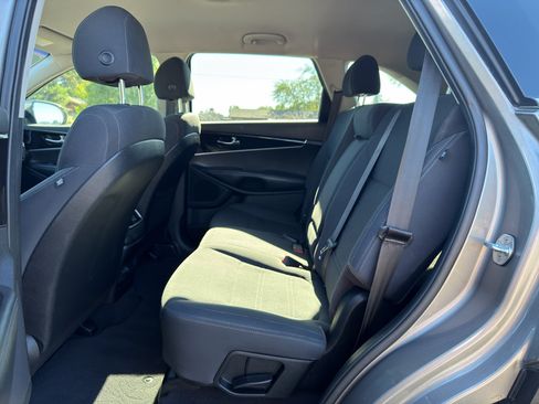 Used 2018 Kia Sorento L FWD image 16