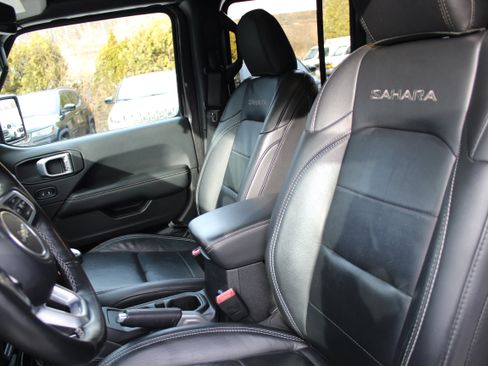 Used 2019 Jeep Wrangler Unlimited Sahara w/ Dual Top Group image 11