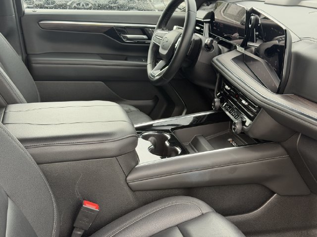 Used 2025 Chevrolet Tahoe Z71 AWD/4WD image 17