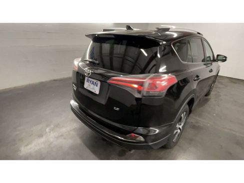 Used 2016 Toyota RAV4 LE image 8