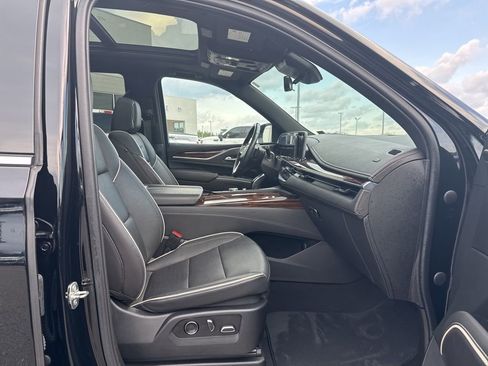 Used 2021 Cadillac Escalade Premium Luxury image 22