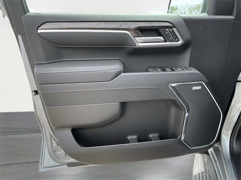 Used 2025 Chevrolet Silverado 1500 LTZ image 25