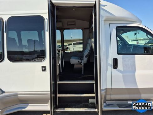Used 2008 Chevrolet Express 3500 w/ Shuttle Bus Package image 19