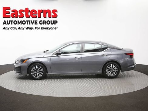 Used 2024 Nissan Altima 2.5 SV FWD image 59