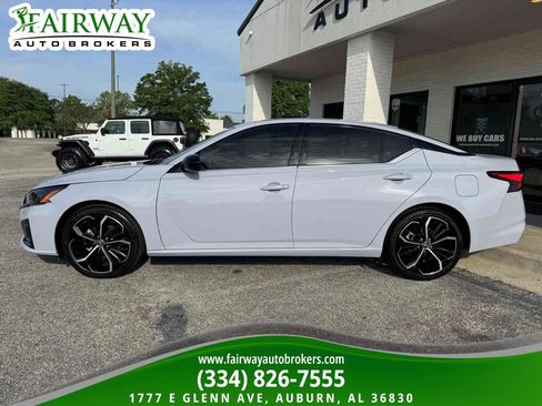 Used 2024 Nissan Altima 2.5 SR image 9