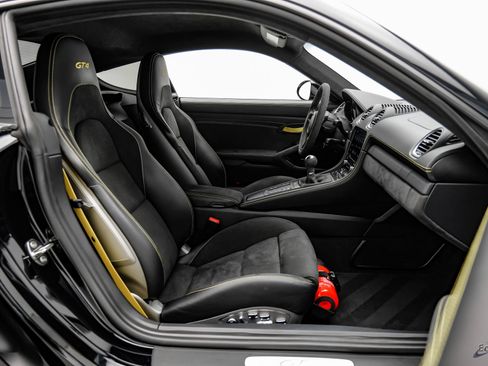 Used 2021 Porsche 718 Cayman GT4 RWD image 55
